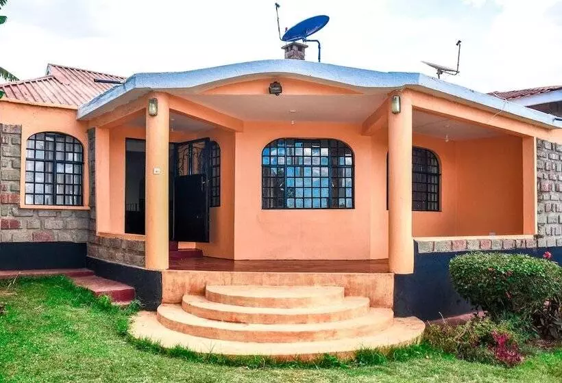 هتل Aztuni Home Kitale