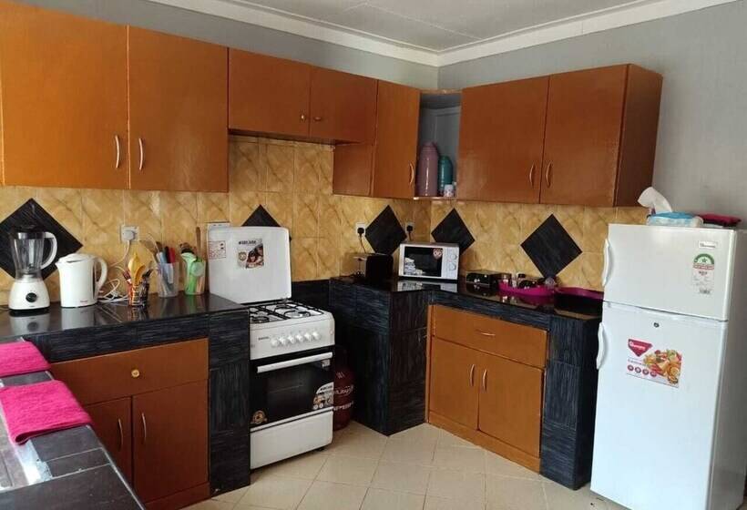 هتل Aztuni Home Kitale