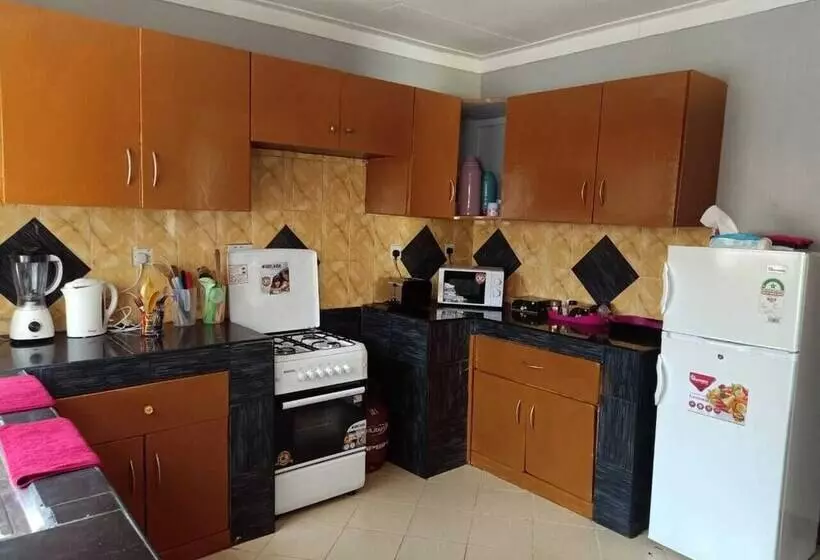 هتل Aztuni Home Kitale