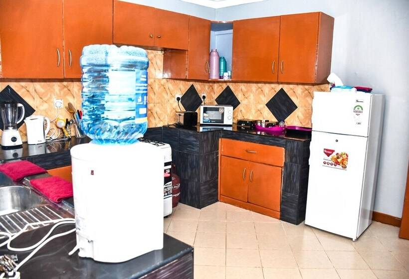 هتل Aztuni Home Kitale