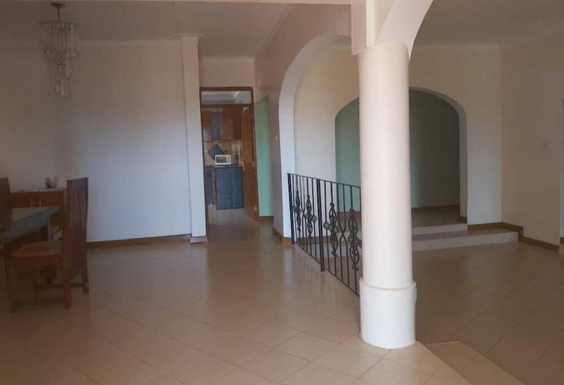 هتل Aztuni Home Kitale