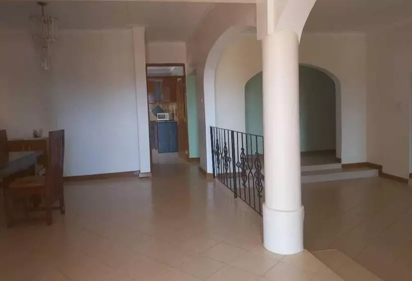 هتل Aztuni Home Kitale
