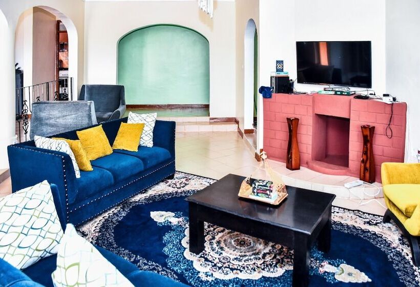 هتل Aztuni Home Kitale