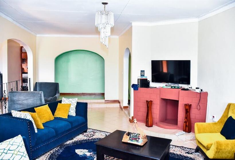 هتل Aztuni Home Kitale