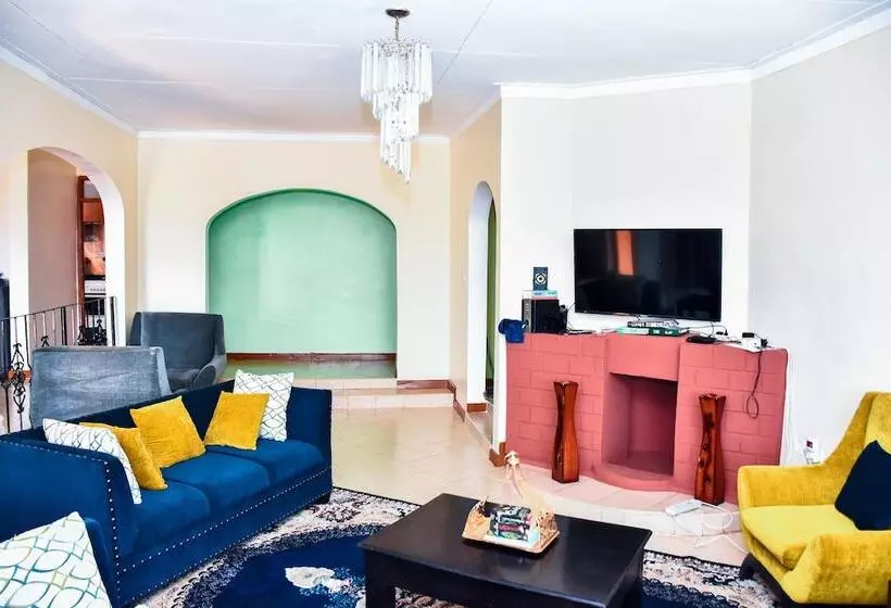 هتل Aztuni Home Kitale
