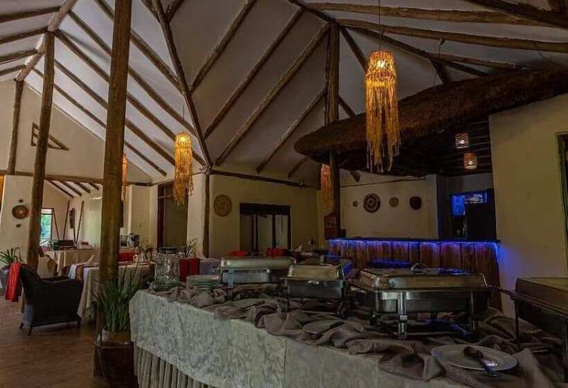 هتل Gorilla Safari Lodge