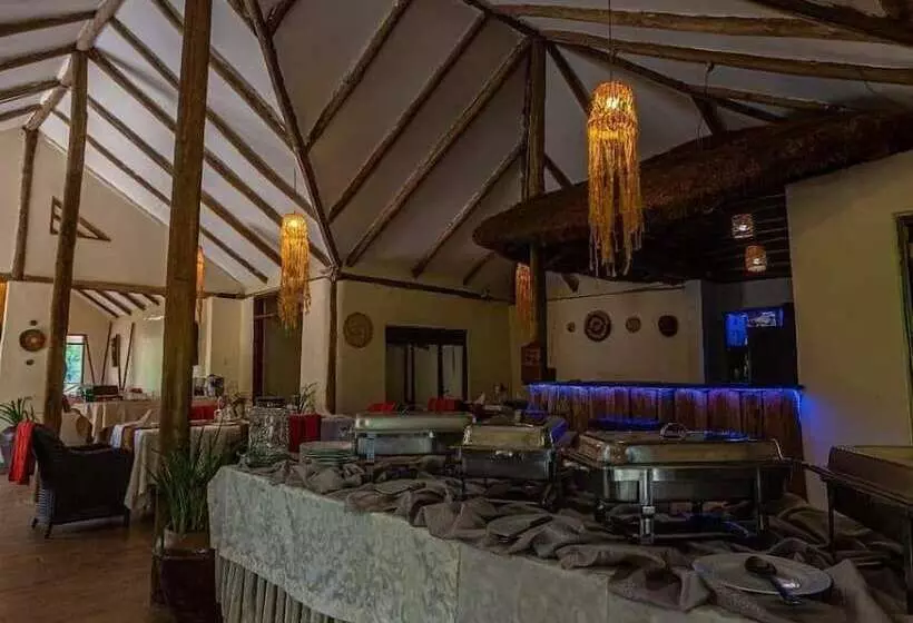هتل Gorilla Safari Lodge