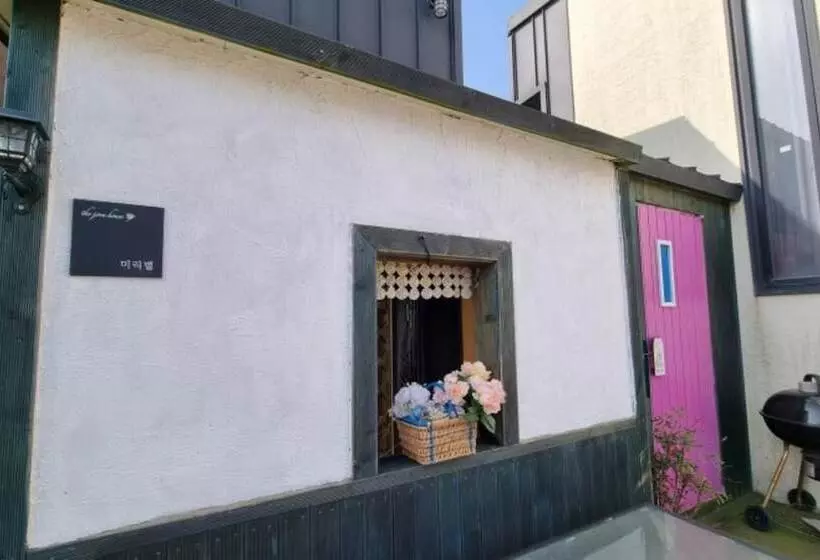 ホテル Seogwipo The Joen House Pension