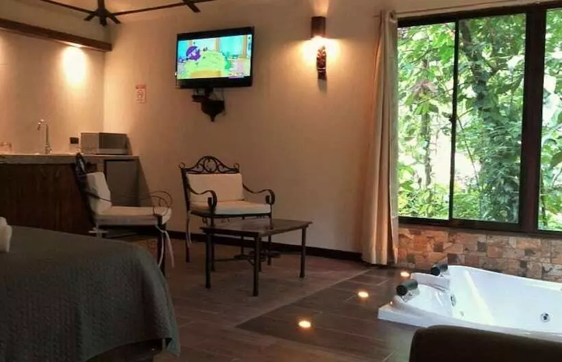 هتل Tropical Suites & Villas