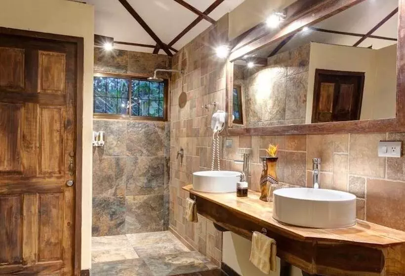 هتل Tropical Suites & Villas