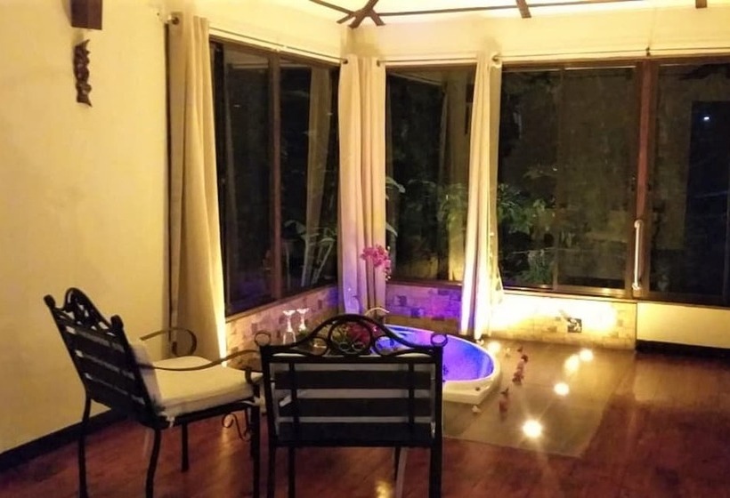 בית מלון כפרי Tropical Suites & Villas