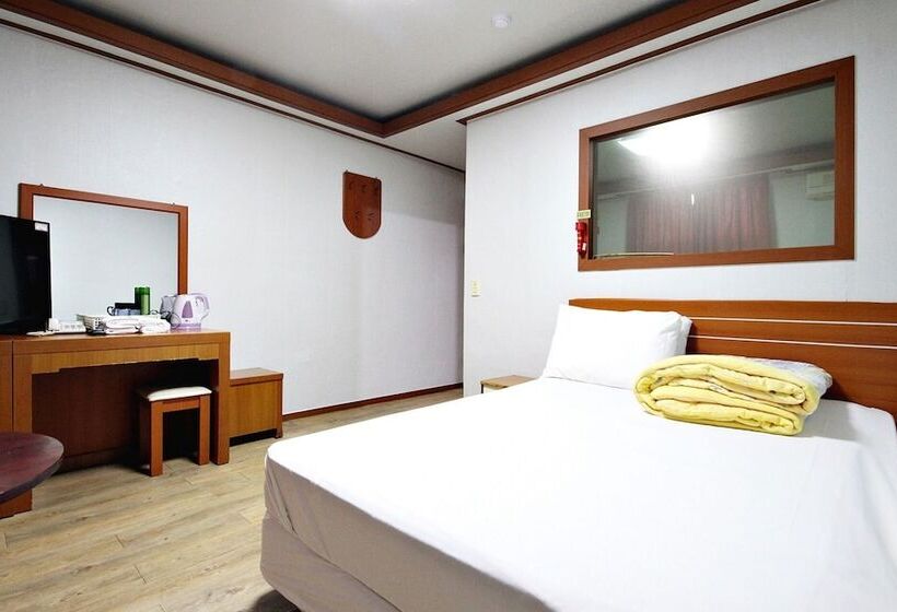 هتل Wanju Bongdong Gangbyeon Hue