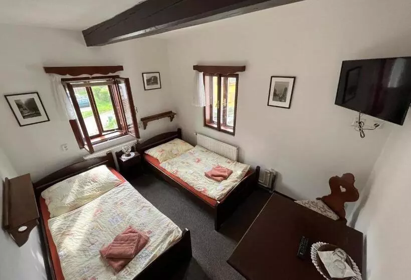 Majatalo Penzion Dřevák