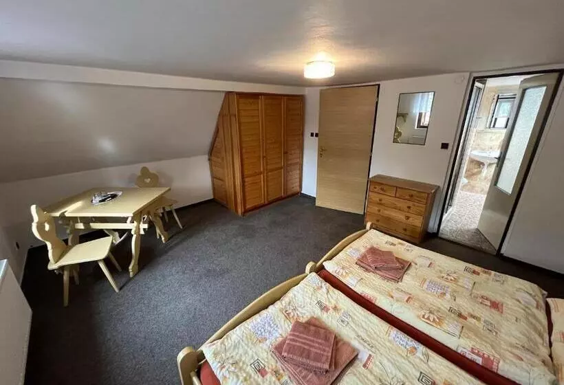 Majatalo Penzion Dřevák