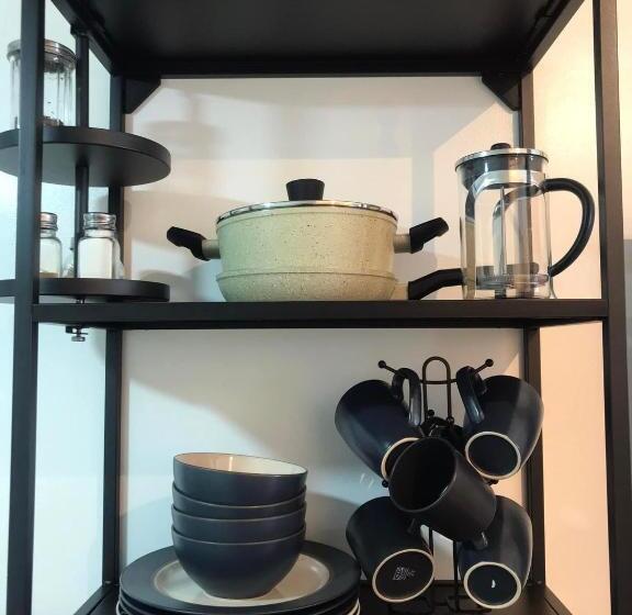 Unit 1005 Tower B Cool Suites At Wind Residences