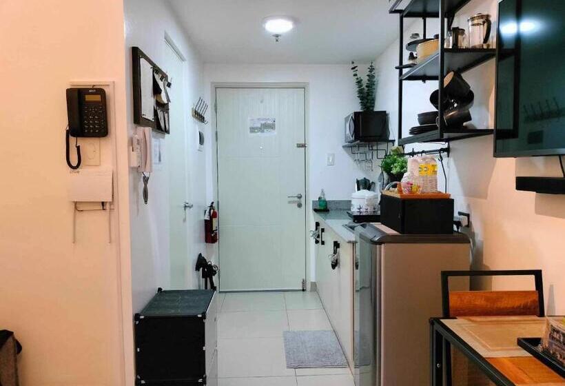 Unit 1005 Tower B Cool Suites At Wind Residences