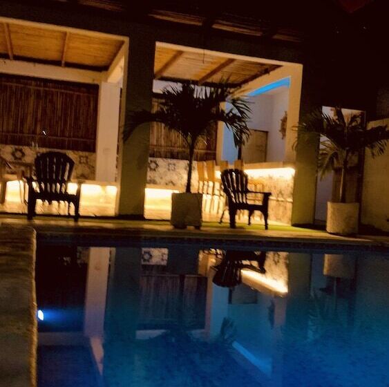 Отель Aqua Vista Beach House