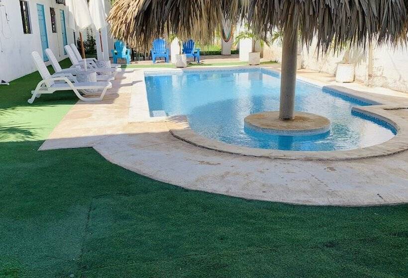 Отель Aqua Vista Beach House