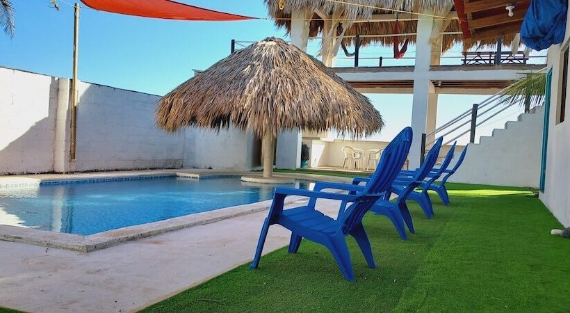 Отель Aqua Vista Beach House