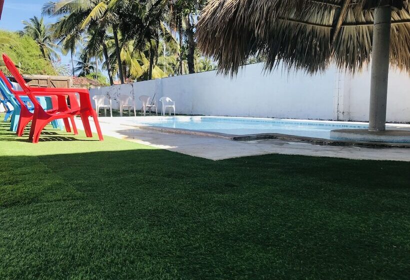 Отель Aqua Vista Beach House