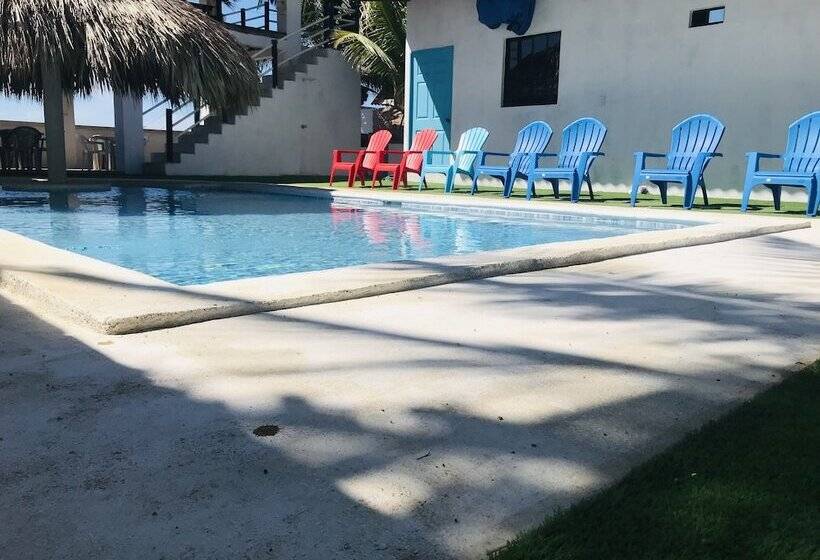 Отель Aqua Vista Beach House