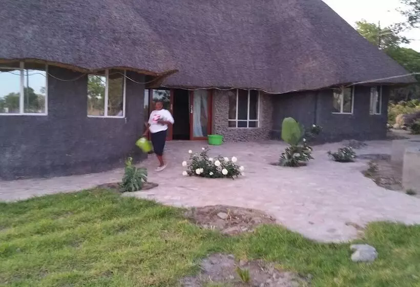 هتل Beatrice Lodges And Conference Centre
