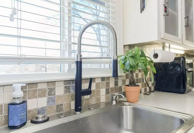 Hotelli Becky & Marvels 420 Stay   Private Room