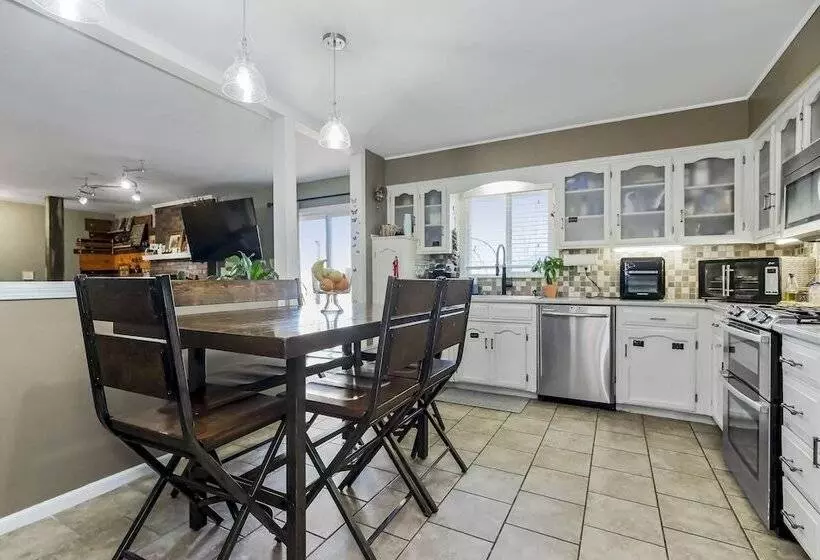 Hotelli Becky & Marvels 420 Stay   Private Room