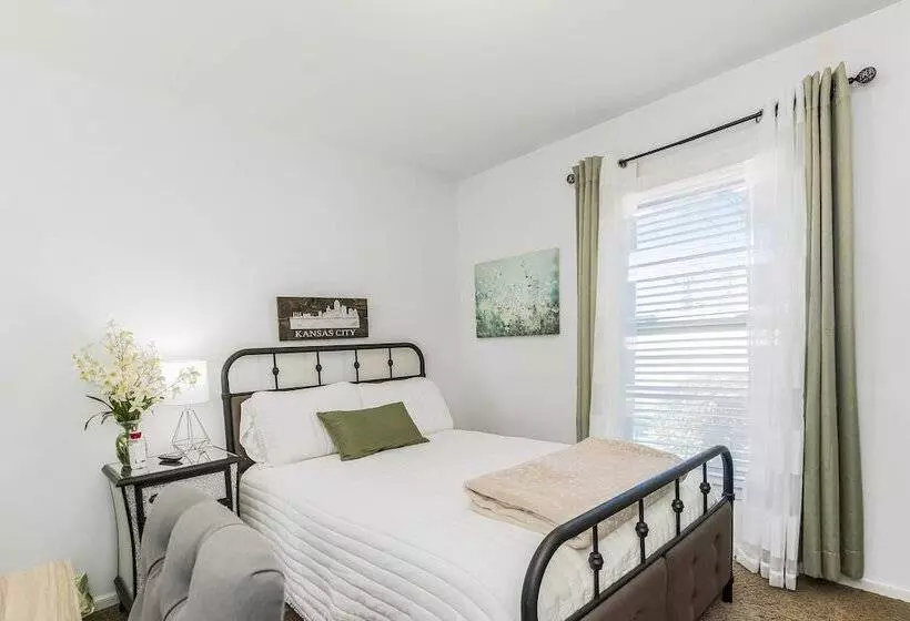 Hotelli Becky & Marvels 420 Stay   Private Room