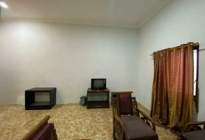 ホテル Magellona Makassar Mitra Reddoorz