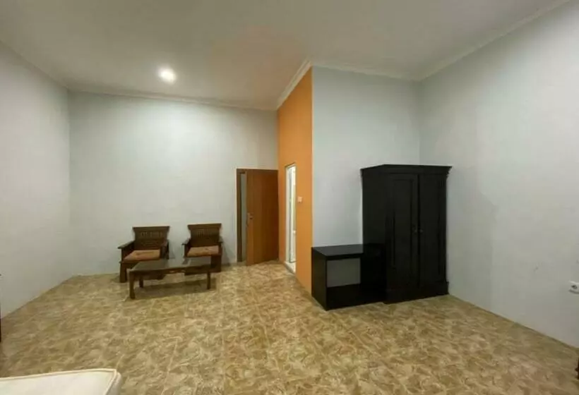 ホテル Magellona Makassar Mitra Reddoorz