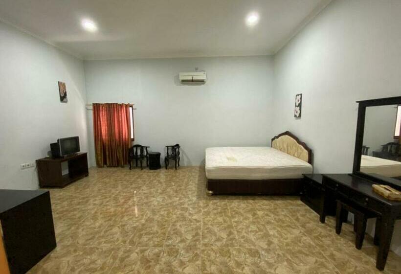 בית מלון כפרי Magellona Makassar Mitra Reddoorz