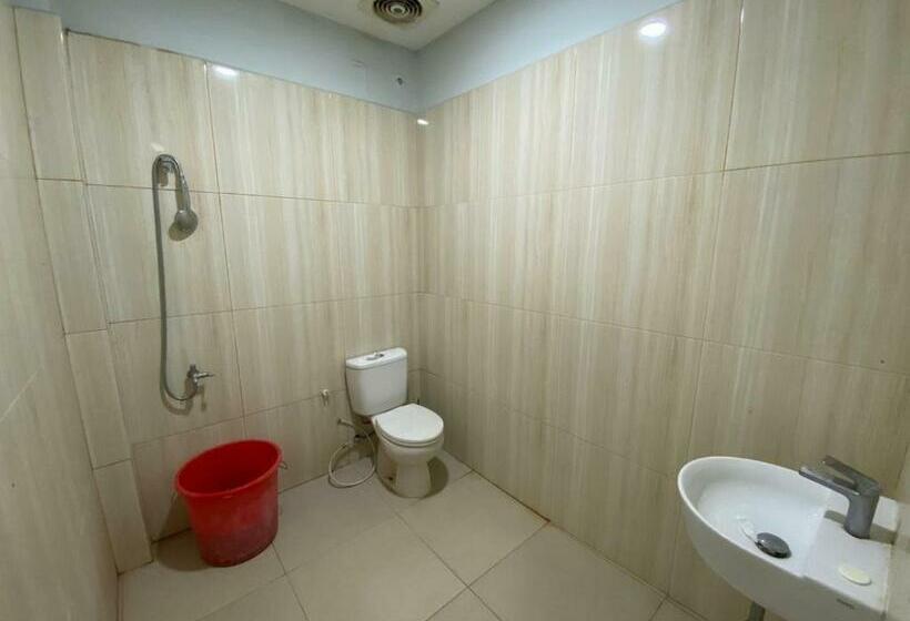 בית מלון כפרי Magellona Makassar Mitra Reddoorz