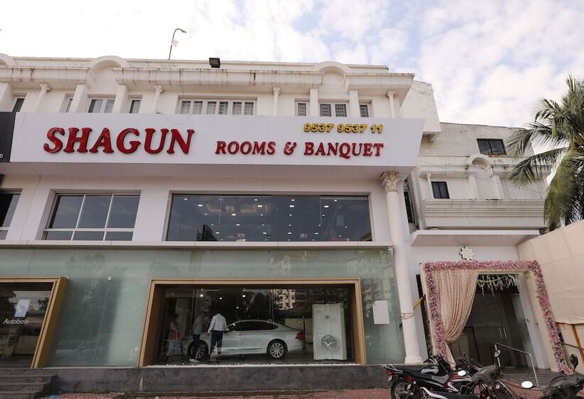 هتل Shaguns & Banquet Surat