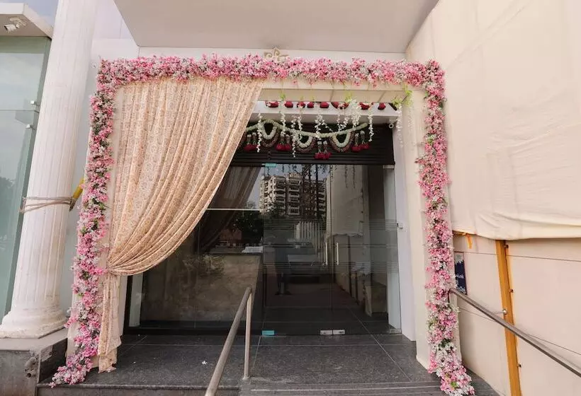 Hotelli Shaguns & Banquet Surat
