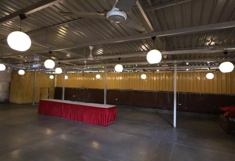 Hotelli Shaguns & Banquet Surat