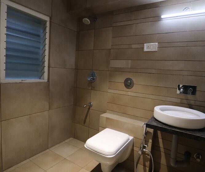 هتل Shaguns & Banquet Surat