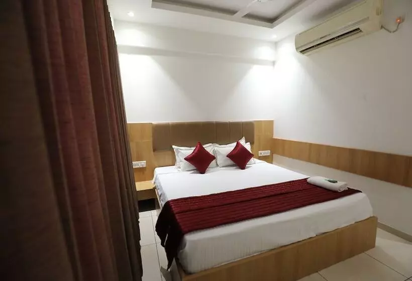 Hotelli Shaguns & Banquet Surat