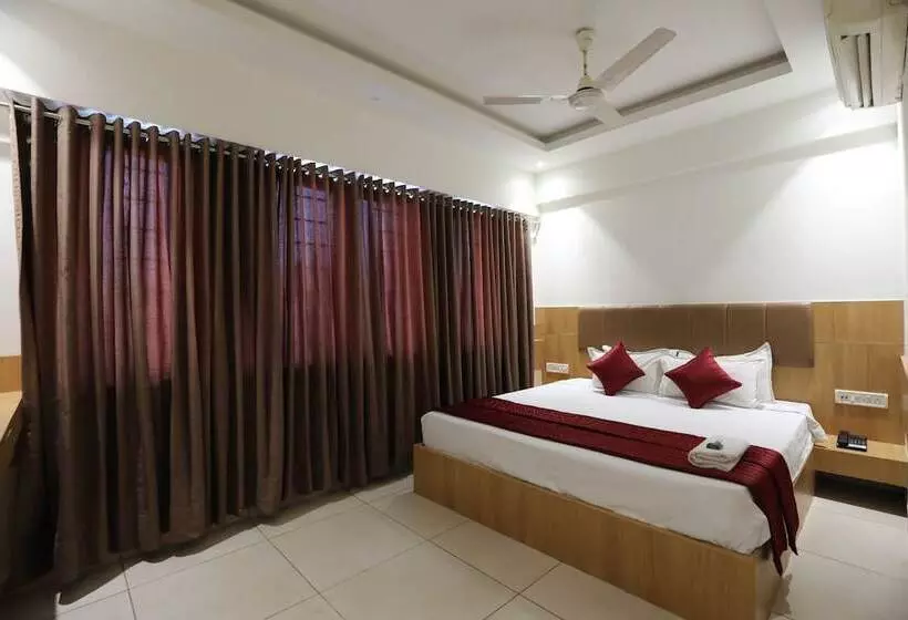 Hotelli Shaguns & Banquet Surat