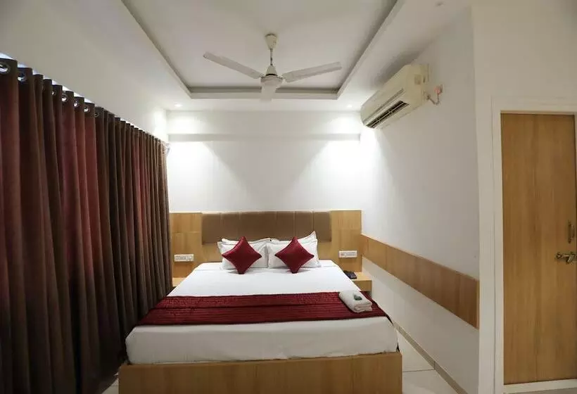 Hotelli Shaguns & Banquet Surat