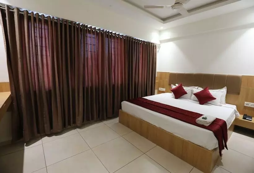 Hotelli Shaguns & Banquet Surat