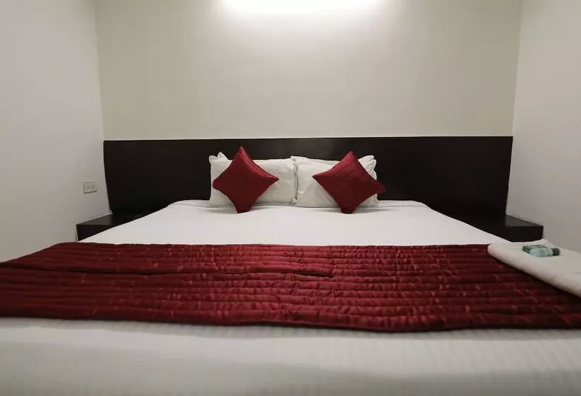 Hotelli Shaguns & Banquet Surat