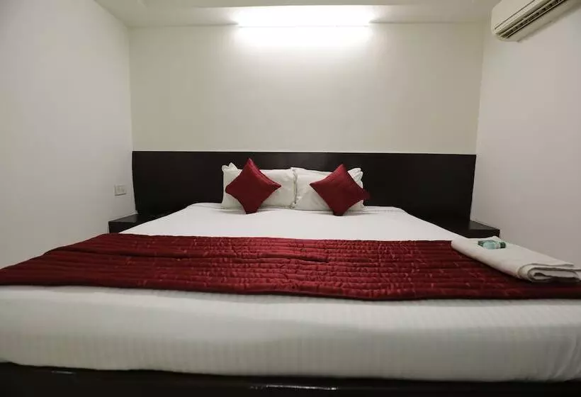 Hotelli Shaguns & Banquet Surat