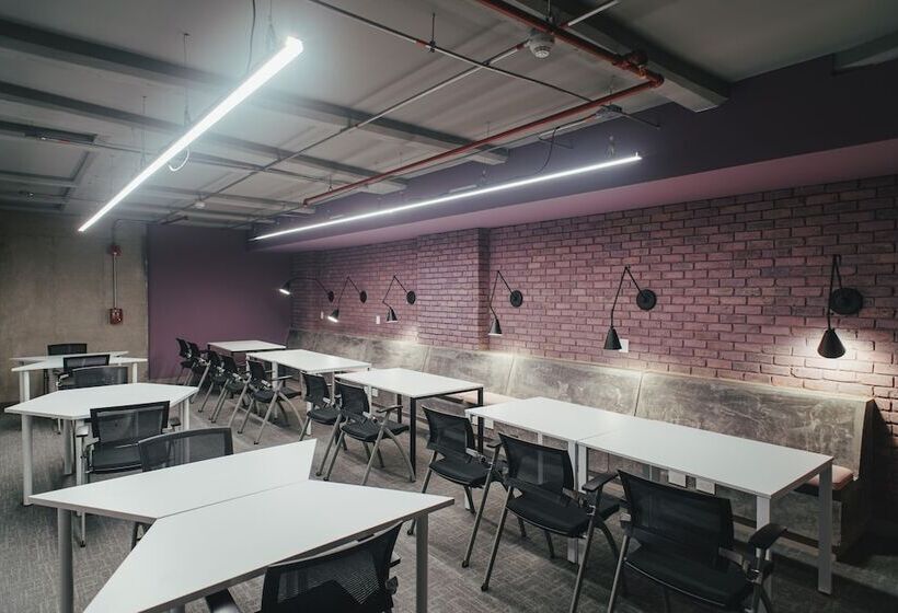 هتل Uma Suites Chia