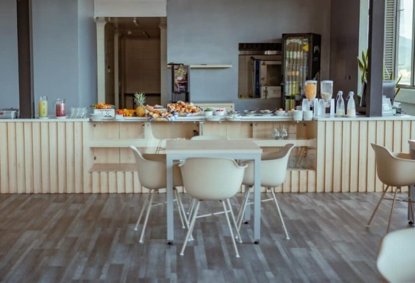 هتل Uma Suites Chia