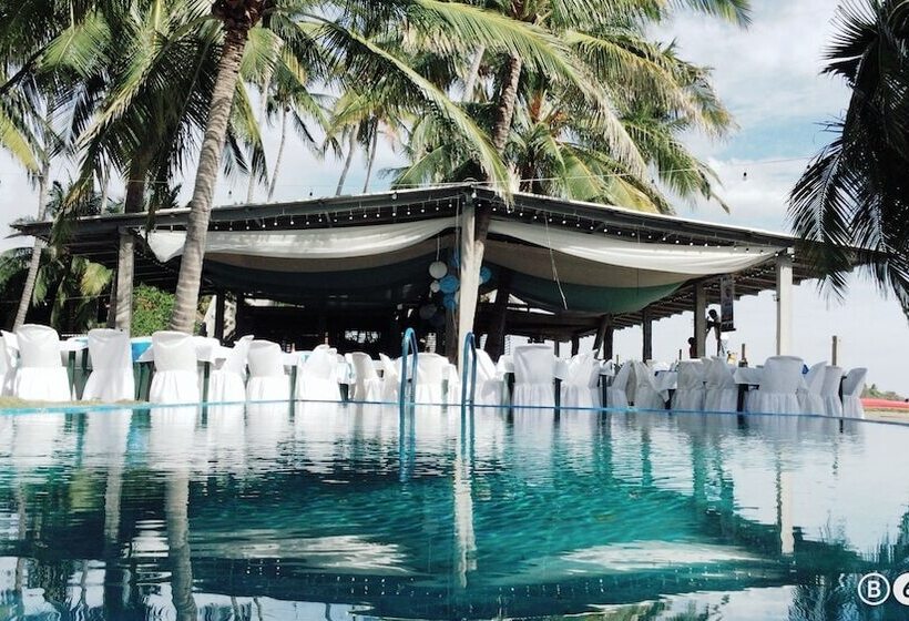 هتل Y Restaurante La Tortuga Verde