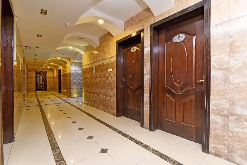 هتل 386 Buhr By Oyo Rooms