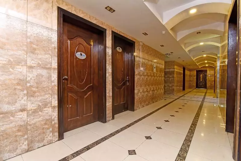 هتل 386 Buhr By Oyo Rooms