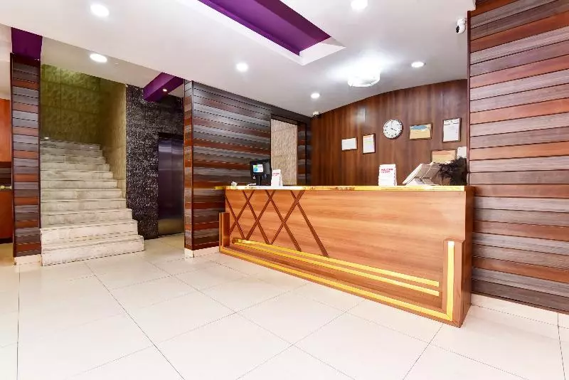 هتل 386 Buhr By Oyo Rooms