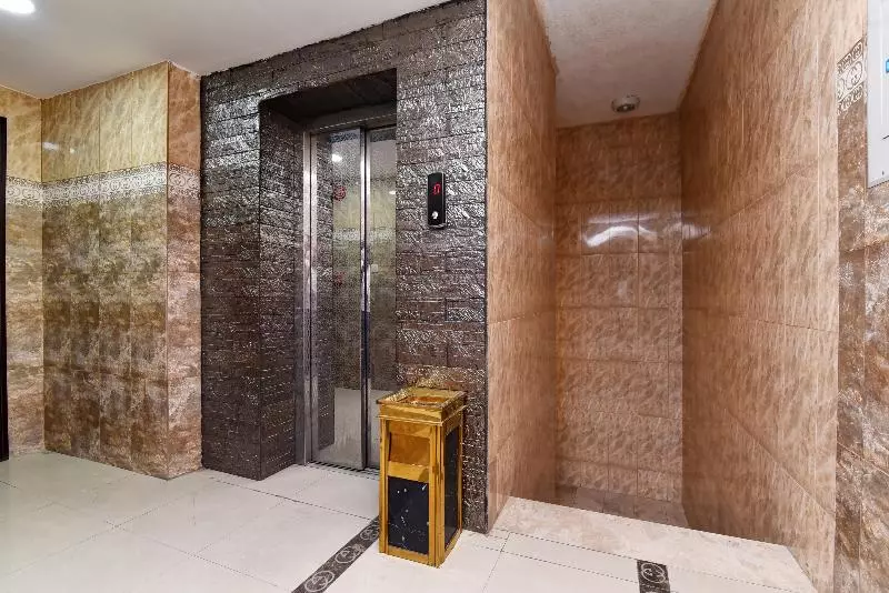 هتل 386 Buhr By Oyo Rooms